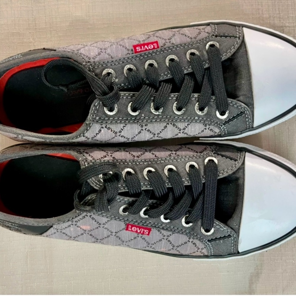 Levi,s Women Shoes Canvas Sneakers Gray Size  7.5 Classic Comfort Flats